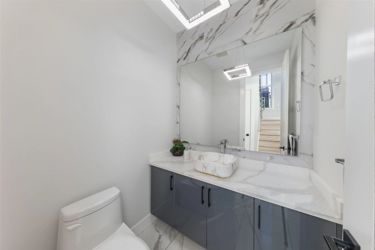 Basement Recreation Room Photo of 17875 59a Avenue, Surrey, BC