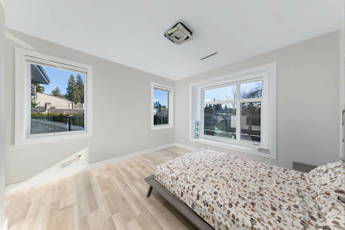 Guest Bathroom Photo of 17875 59a Avenue, Surrey, BC
