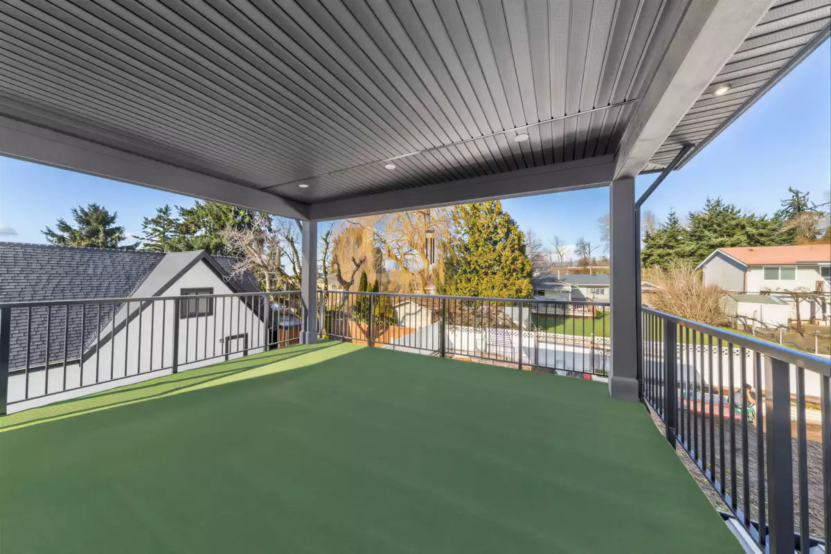 Laundry Room Photo of 17875 59a Avenue, Surrey, BC