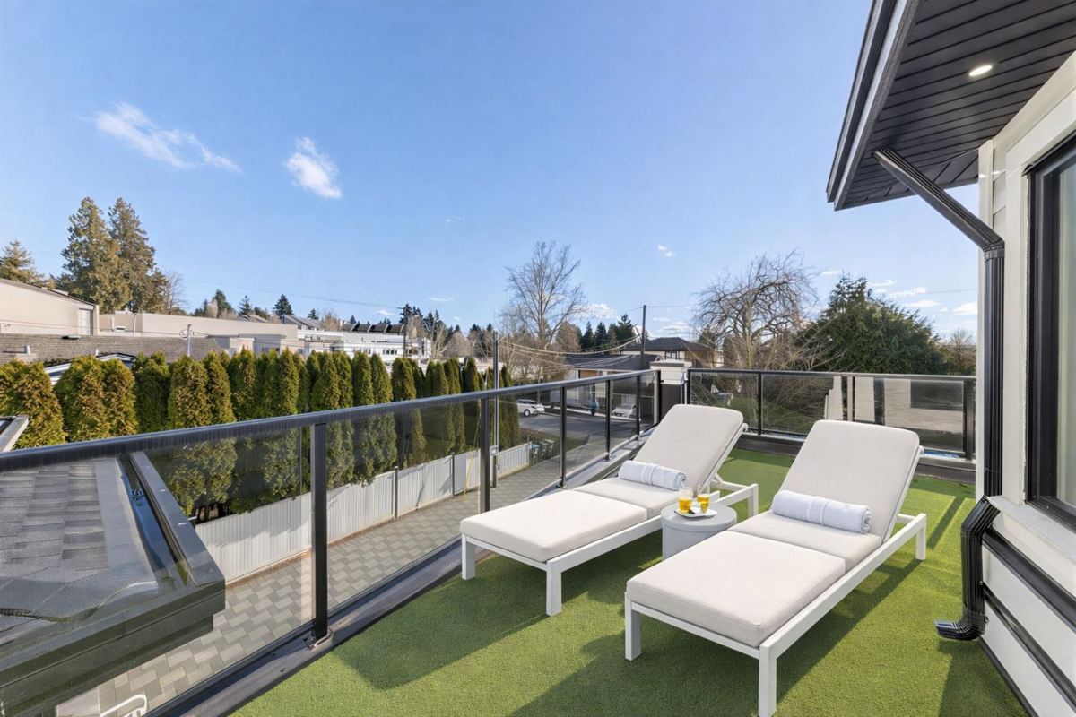 Outdoor Deck Photo of 17875 59a Avenue, Surrey, BC