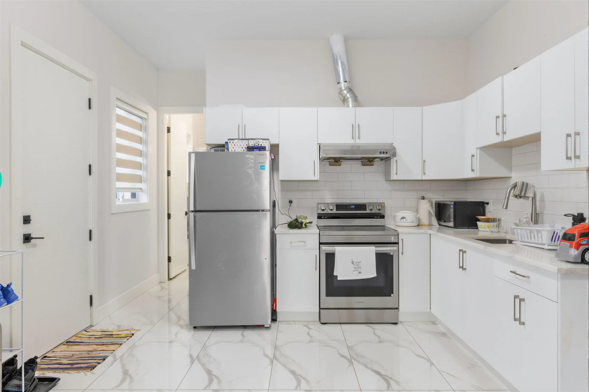 Outdoor Kitchen Photo of 17875 59a Avenue, Surrey, BC