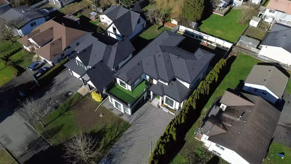 Swimming Pool Photo of 17875 59a Avenue, Surrey, BC