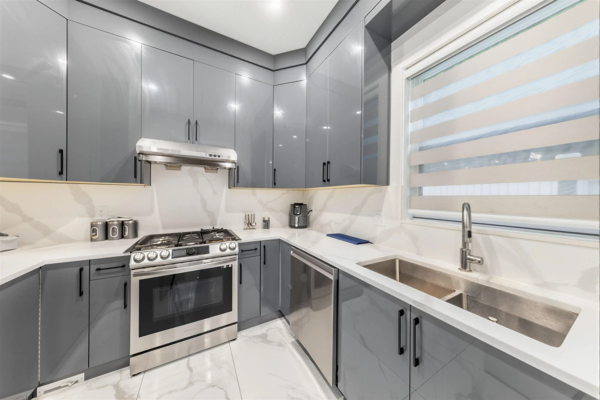 Walk-In Closet Photo of 17875 59a Avenue, Surrey, BC