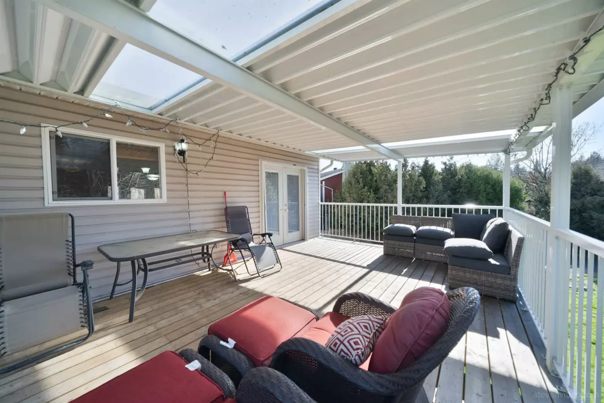 Kitchen Island Photo of 5003 205 Street, Langley, BC