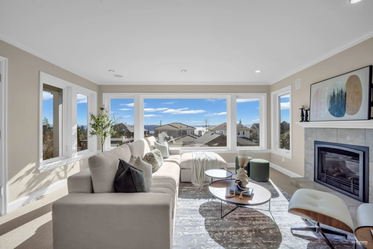 Living Room Photo of 1460 Nelson Avenue, West Vancouver, BC
