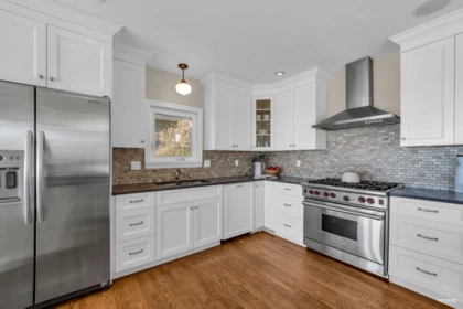 Guest Bathroom Photo of 1460 Nelson Avenue, West Vancouver, BC