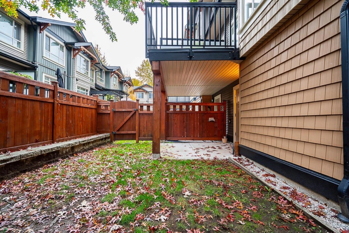 Entry Foyer Photo of 74 11305 240 Street, Maple Ridge, BC