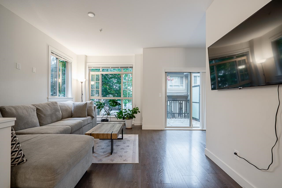 Kitchen Photo of 74 11305 240 Street, Maple Ridge, BC