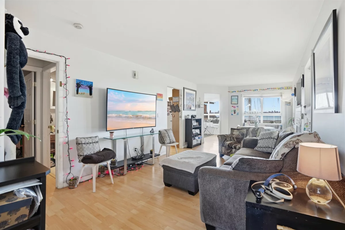 Breakfast Nook Photo of B 403 Alder Street, North Vancouver, BC