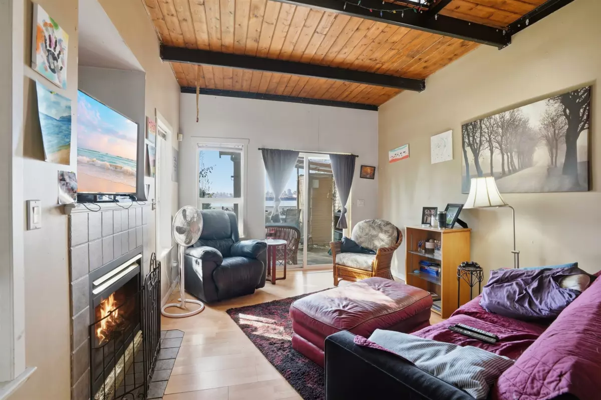 Guest Bathroom Photo of B 403 Alder Street, North Vancouver, BC