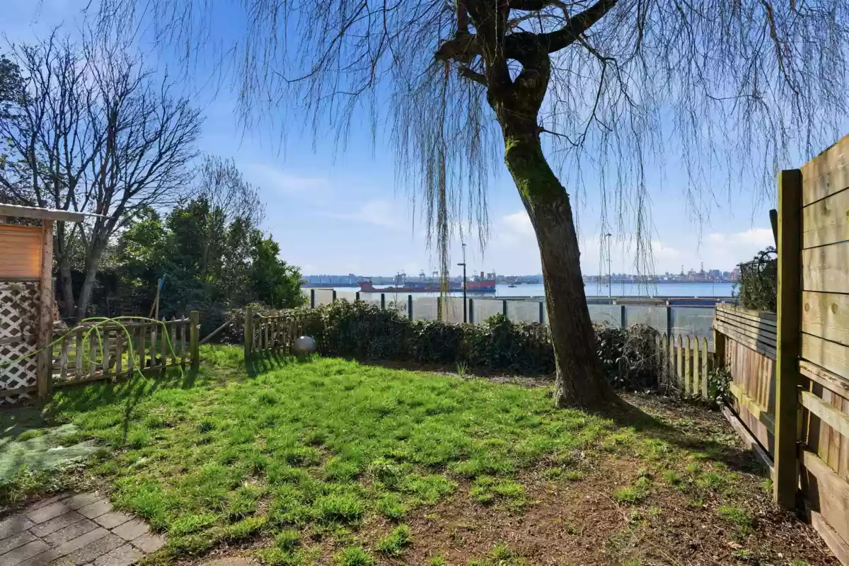 Living Room Photo of B 403 Alder Street, North Vancouver, BC