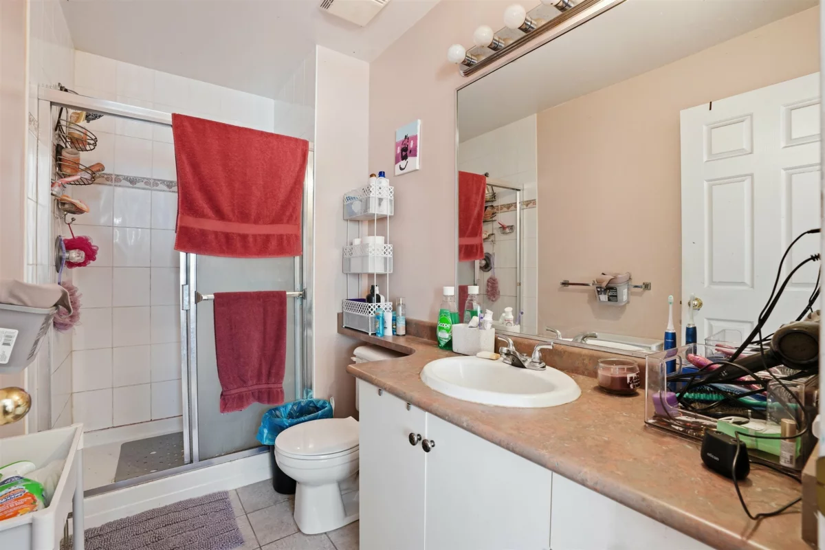 Walk-In Closet Photo of B 403 Alder Street, North Vancouver, BC