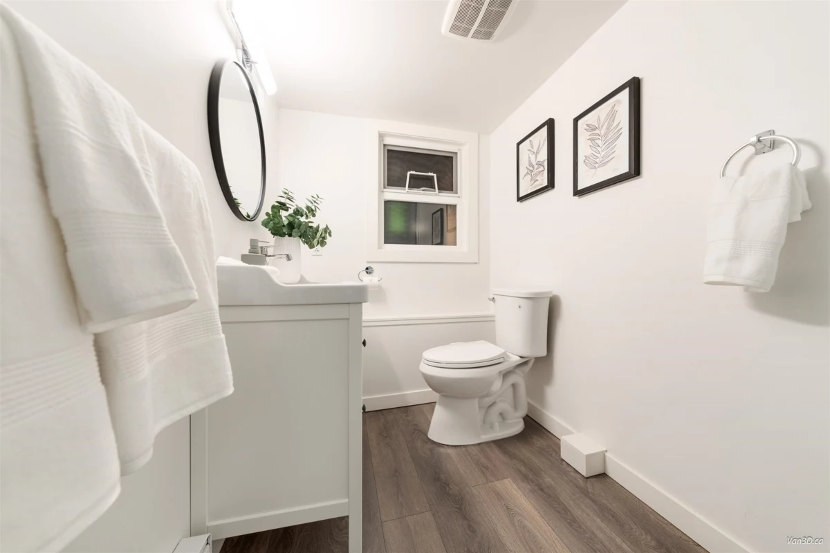 Entry Foyer Photo of 949 Hartford Place, North Vancouver, BC