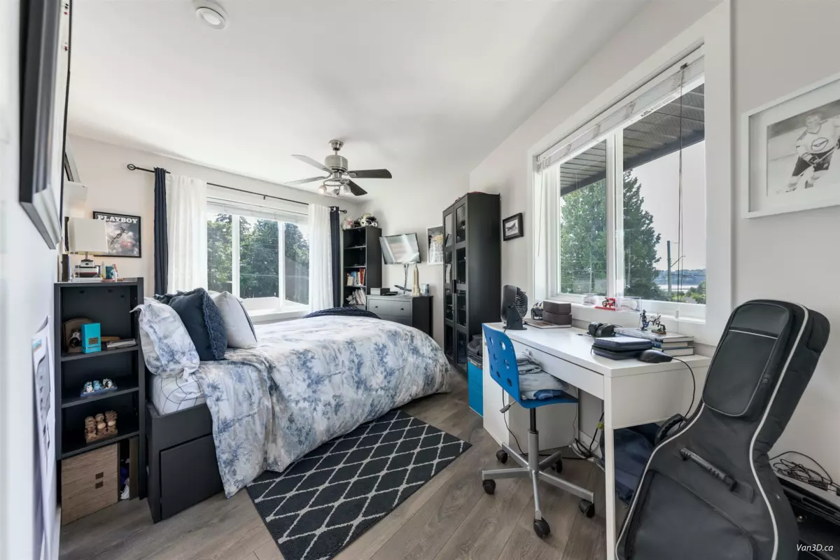 Hot Tub / Spa Photo of 949 Hartford Place, North Vancouver, BC