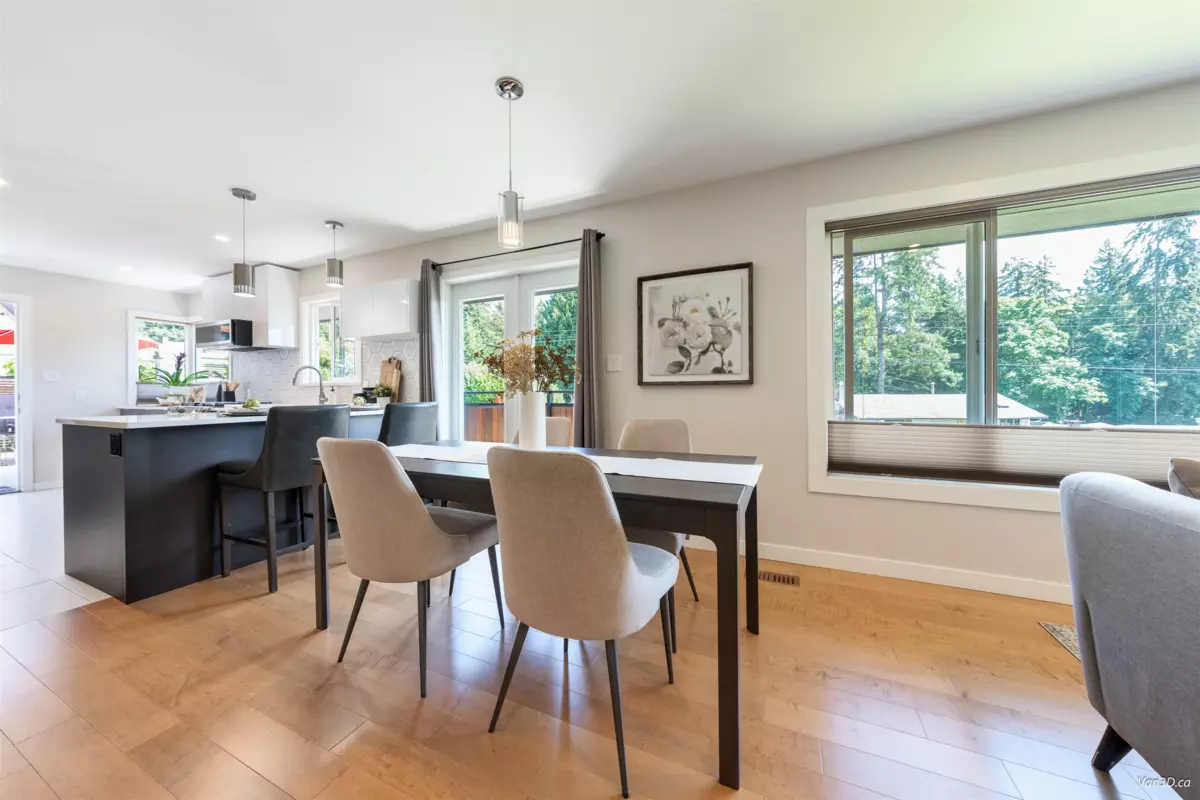Kitchen Photo of 949 Hartford Place, North Vancouver, BC