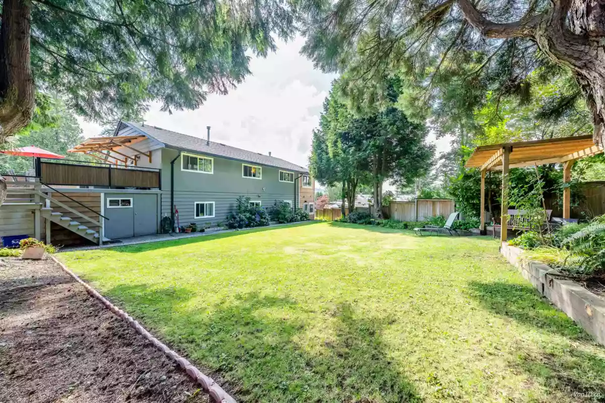 Neighborhood Park Photo Near 949 Hartford Place, North Vancouver, BC