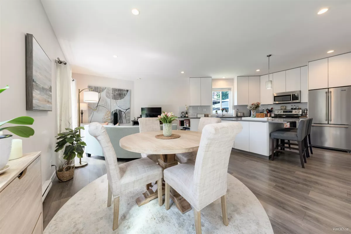 Staircase Photo of 949 Hartford Place, North Vancouver, BC