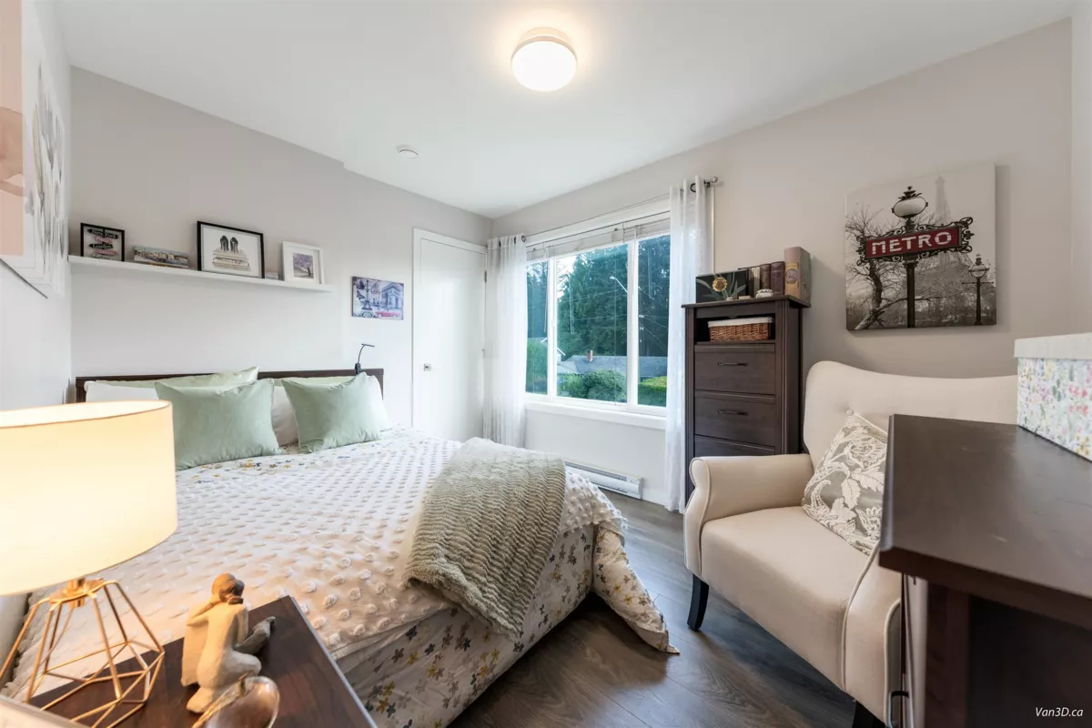 Swimming Pool Photo of 949 Hartford Place, North Vancouver, BC