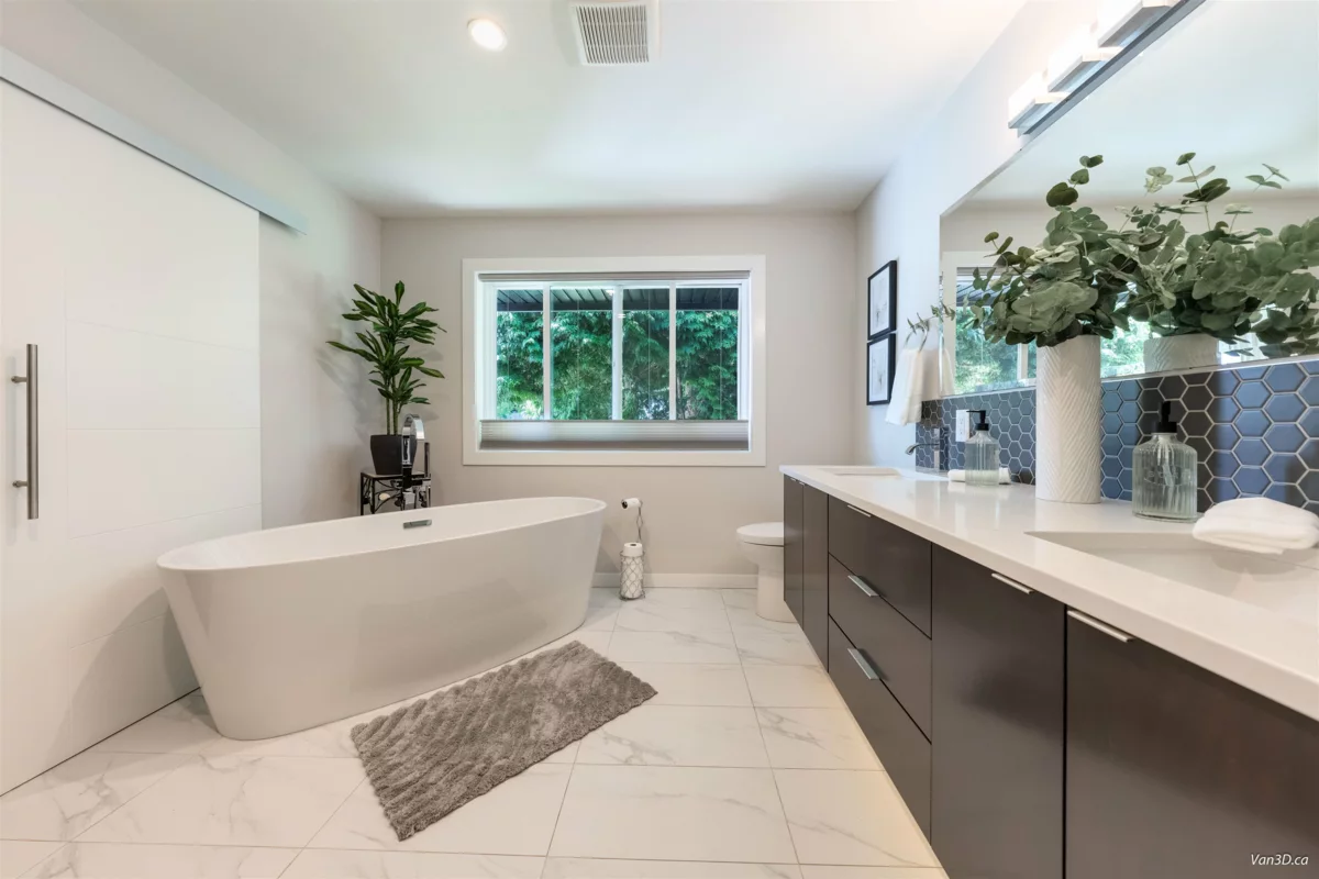 Walk-In Closet Photo of 949 Hartford Place, North Vancouver, BC