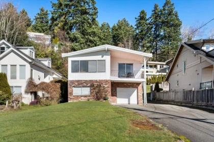 14667 W Beach Avenue, White Rock, BC, White Rock — 3 bed single family residence for sale