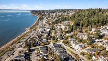 Garden / Landscaping Photo of 14667 W Beach Avenue, White Rock, BC