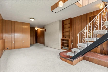 Mudroom Photo of 14667 W Beach Avenue, White Rock, BC