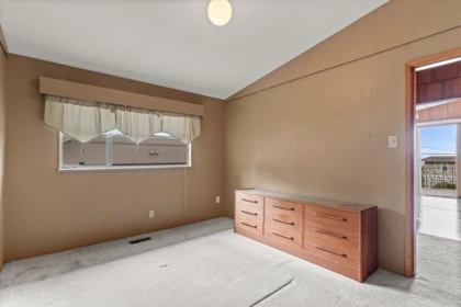 Powder Room Photo of 14667 W Beach Avenue, White Rock, BC