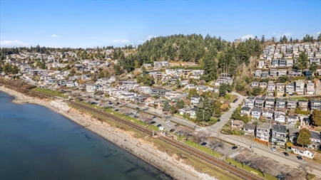 Swimming Pool Photo of 14667 W Beach Avenue, White Rock, BC