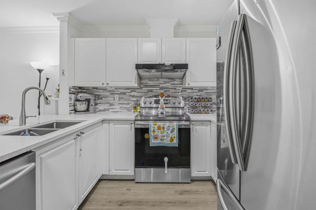 Dining Area Photo of 411 13733 74 Avenue, Surrey, BC