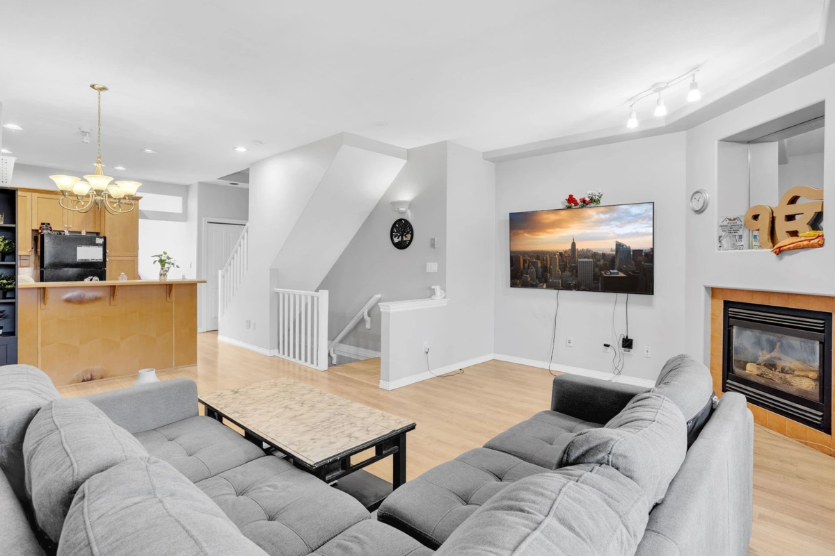 Dining Area Photo of 25 7250 144 Street, Surrey, BC