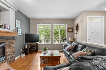 23635 Dewdney Trunk Road, Maple Ridge, BC, Maple Ridge — Single Family Residence for sale