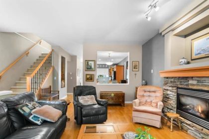 23635 Dewdney Trunk Road, Maple Ridge, BC, Maple Ridge — Single Family Residence for sale