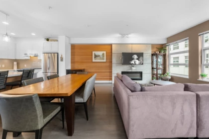 Kitchen Island Photo of 13 39548 Loggers Lane, Squamish, BC