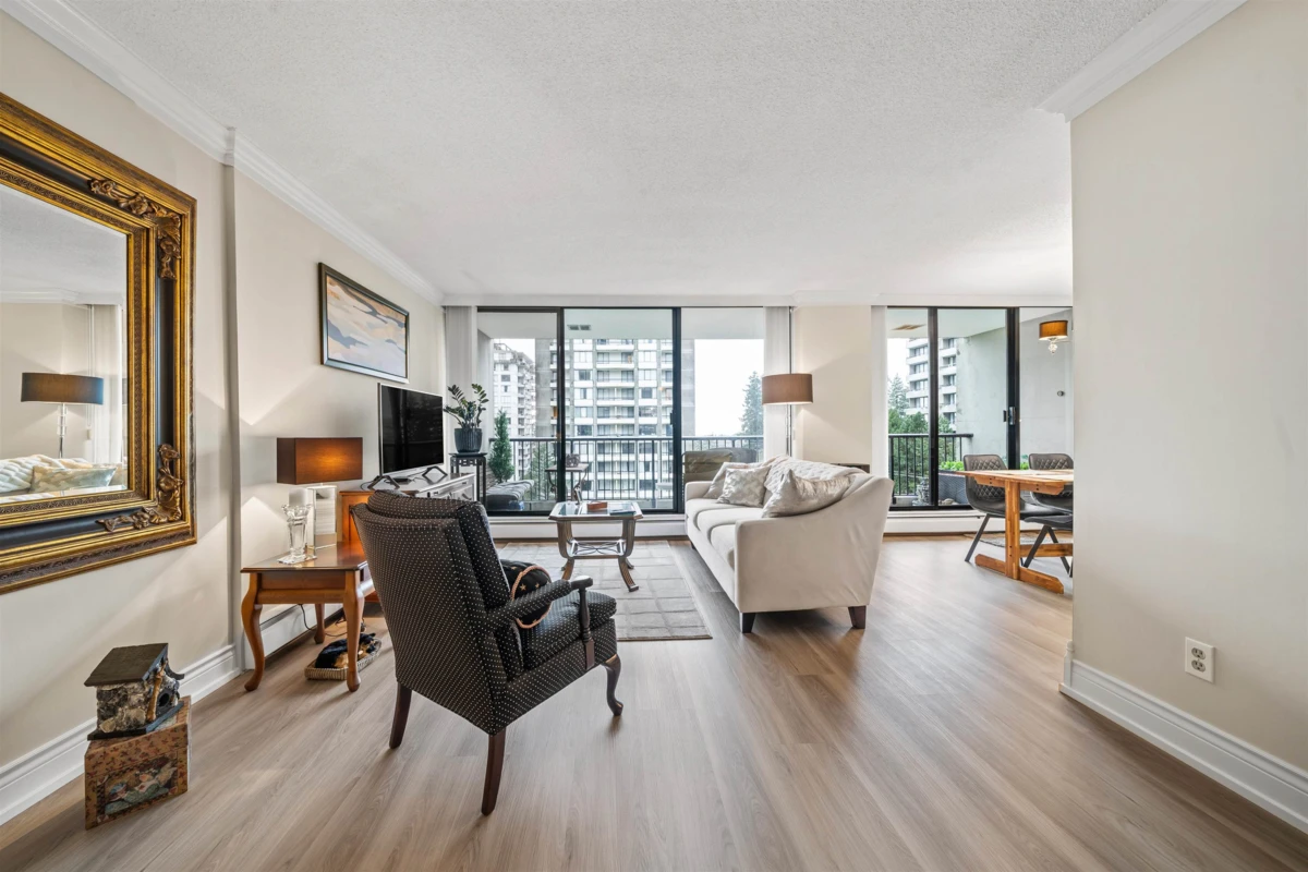 Living Room Photo of 502 710 Seventh Avenue, New Westminster, BC