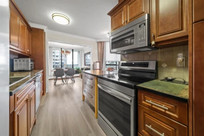 Kitchen Island Photo of 502 710 Seventh Avenue, New Westminster, BC