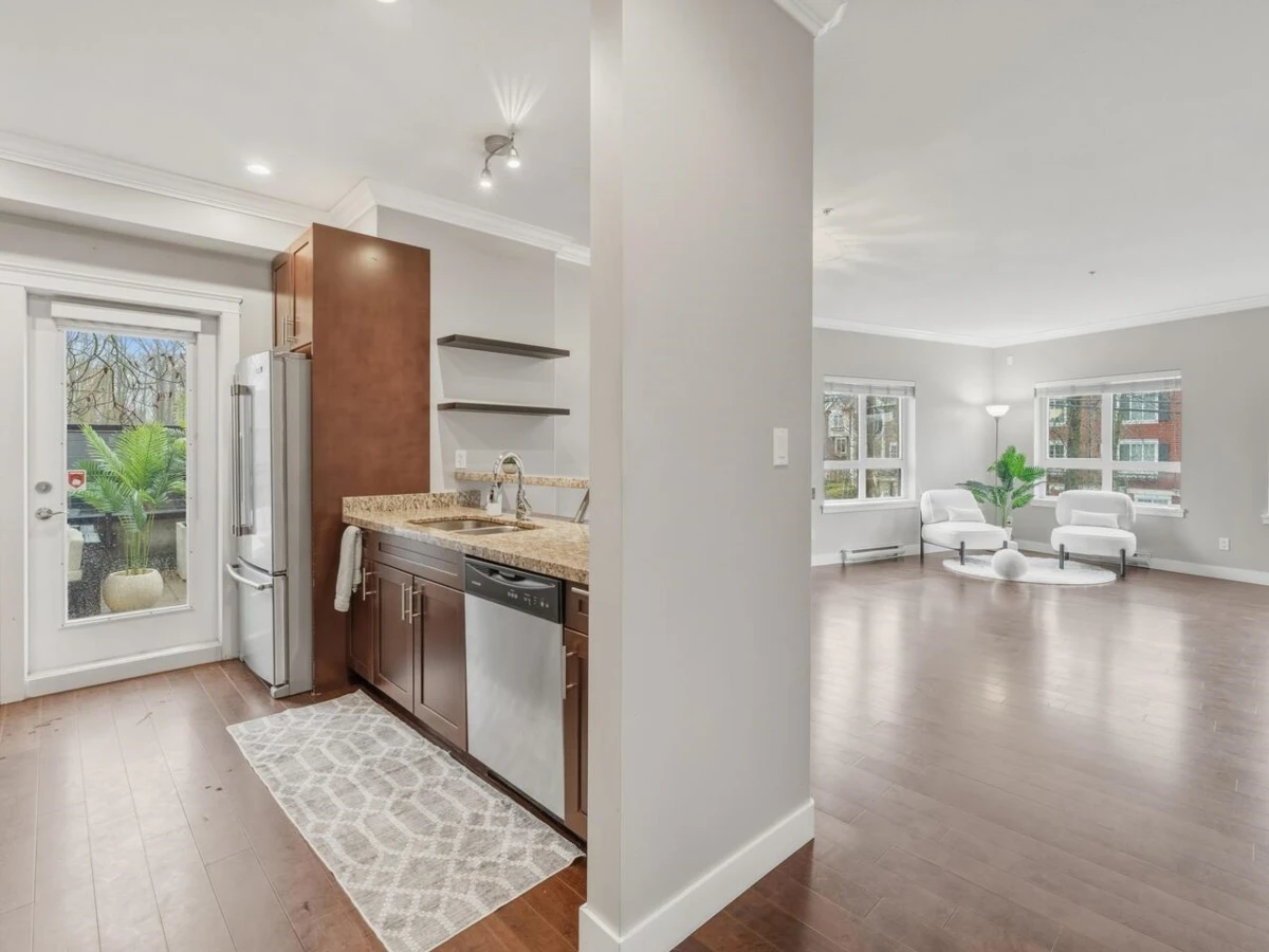 Dining Area Photo of 201 2664 Kingsway Avenue, Port Coquitlam, BC