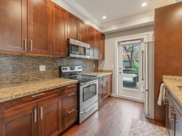Kitchen Island Photo of 201 2664 Kingsway Avenue, Port Coquitlam, BC
