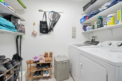 Walk-In Closet Photo of 131 33173 Old Yale Road, Abbotsford, BC