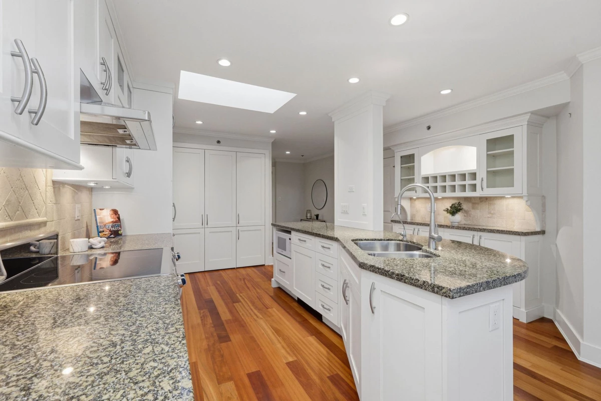 Family Room Photo of 302 2455 Bellevue Avenue, West Vancouver, BC