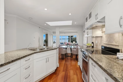 Kitchen Island Photo of 302 2455 Bellevue Avenue, West Vancouver, BC