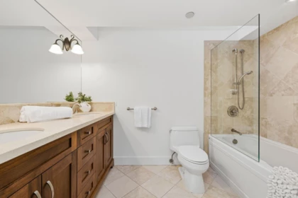 Mudroom Photo of 302 2455 Bellevue Avenue, West Vancouver, BC