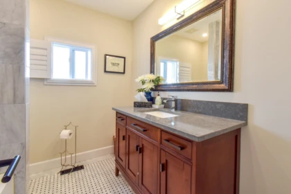 Guest Bathroom Photo of 933 Habgood Street, White Rock, BC