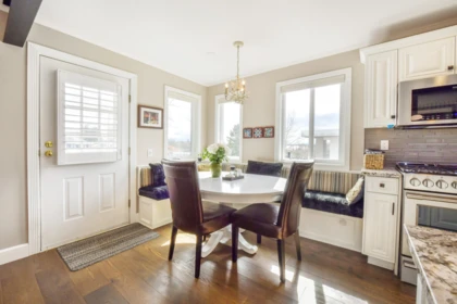 Kitchen Island Photo of 933 Habgood Street, White Rock, BC