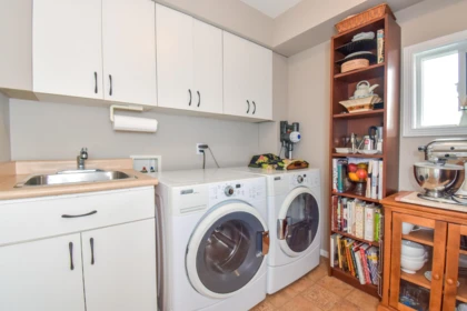 Powder Room Photo of 933 Habgood Street, White Rock, BC