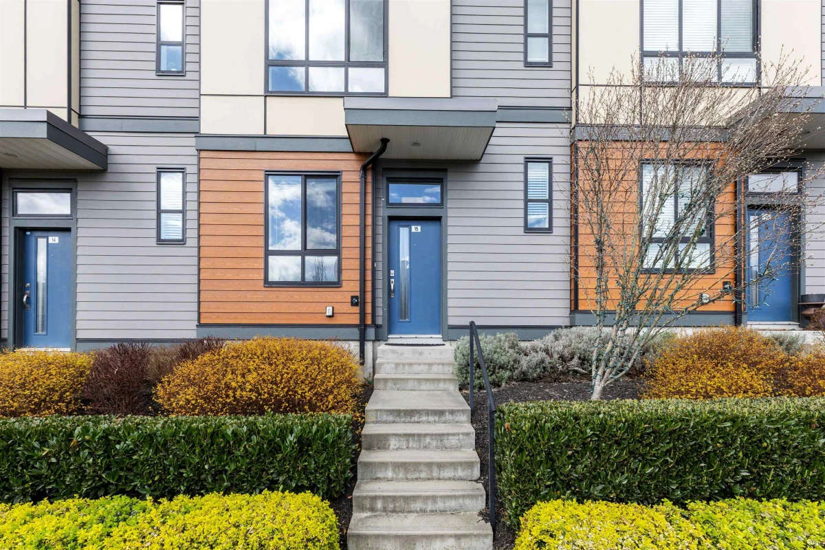 Exterior Rear Photo of 15 1938 North Parallel Road, Abbotsford, BC