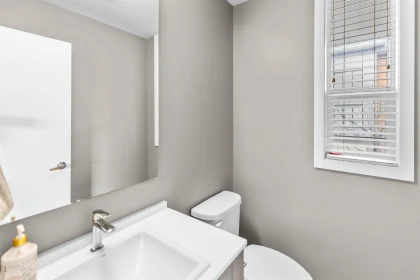 Guest Bathroom Photo of 15 1938 North Parallel Road, Abbotsford, BC