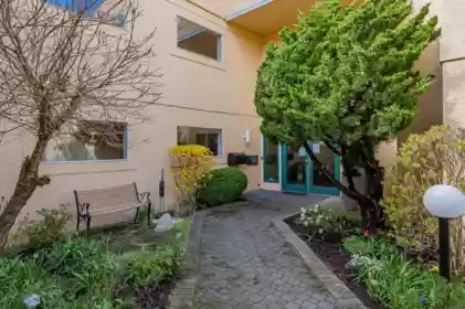 204 1255 Best Street, White Rock, BC, White Rock — Apartment/Condo for sale