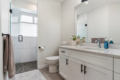 Powder Room Photo of 26965 25a Avenue, Langley, BC