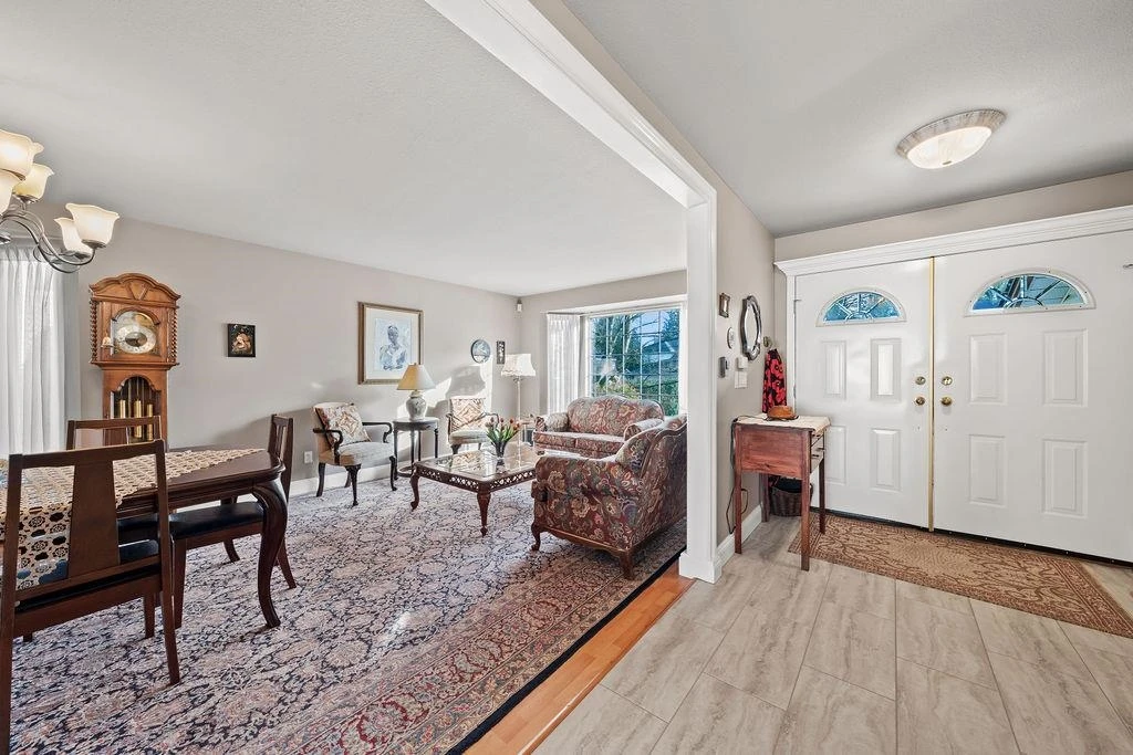 Family Room Photo of 19620 Somerset Drive, Pitt Meadows, BC