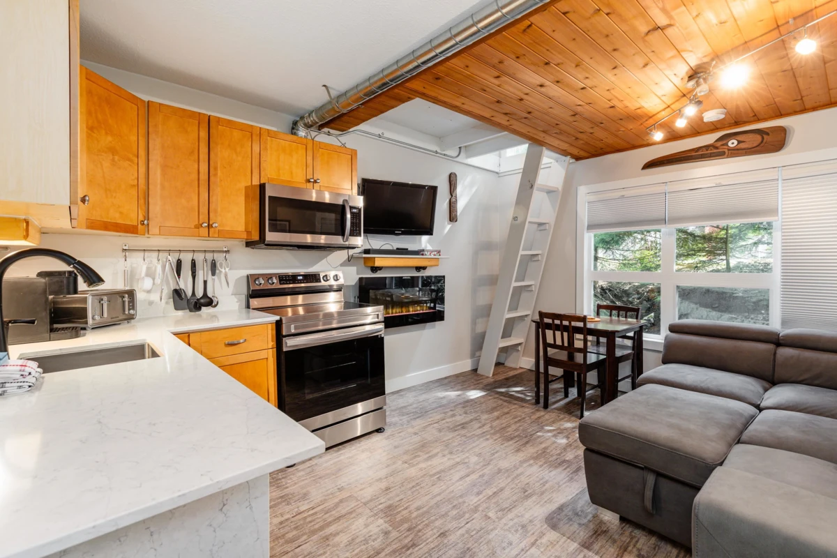 Dining Area Photo of 4 2028 Innsbruck Drive, Whistler, BC